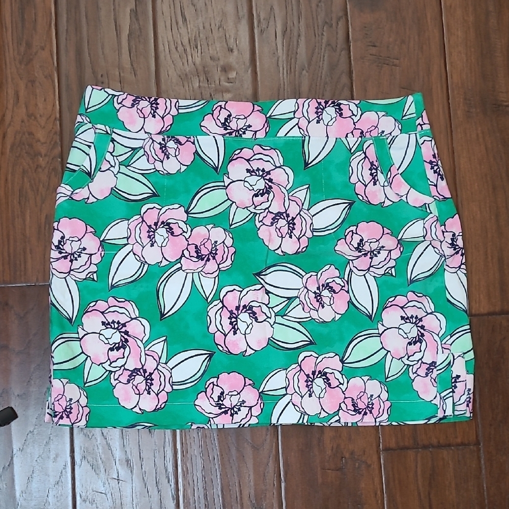 Crown & Ivy Green Pullon Skort with Pink Floral Design size 12